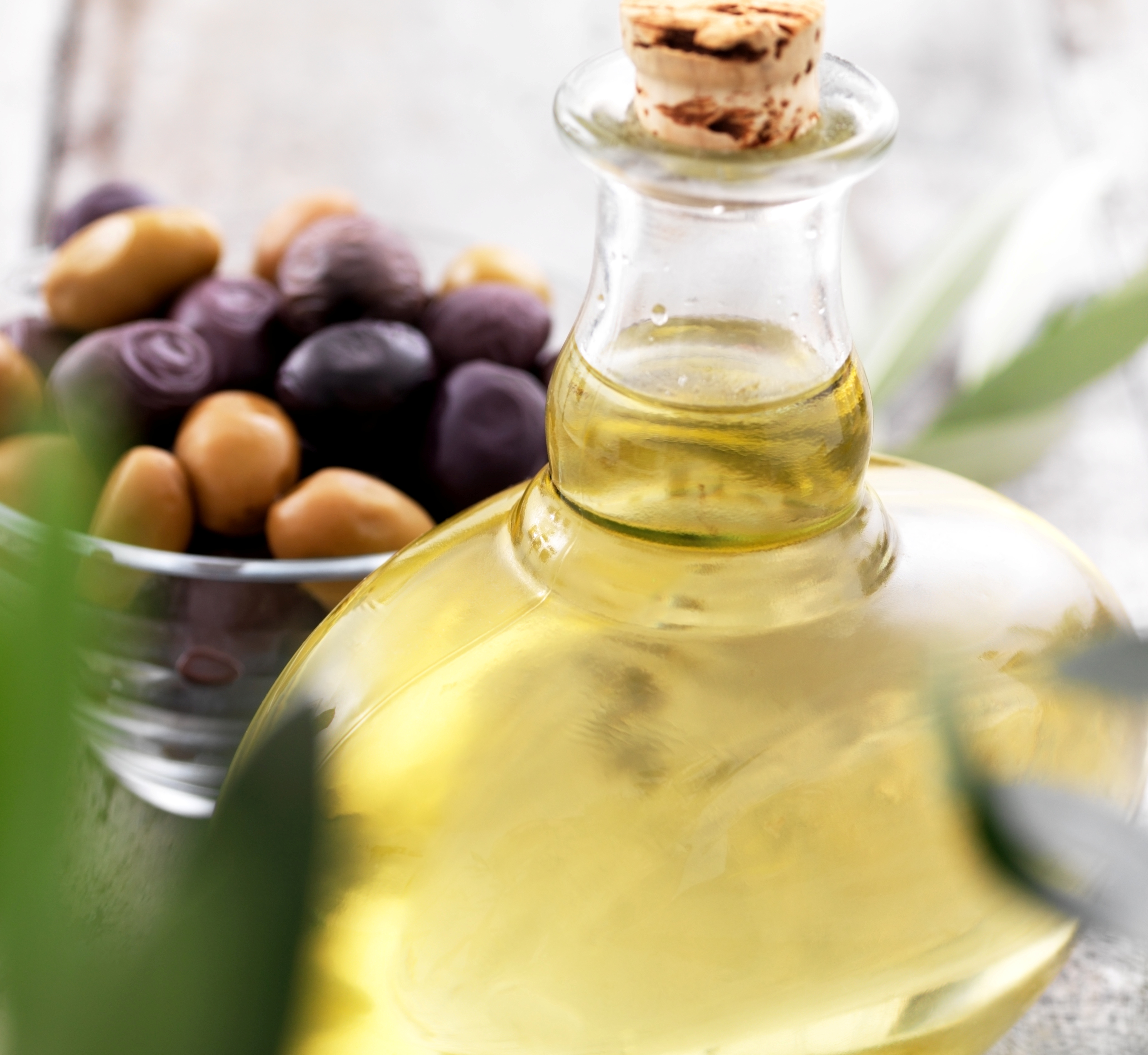 Соевое и оливковое масло. Оливковое масло Средиземноморье. Оливки это полезные жиры. Здоровая еда масло. Топ оливкового масла.